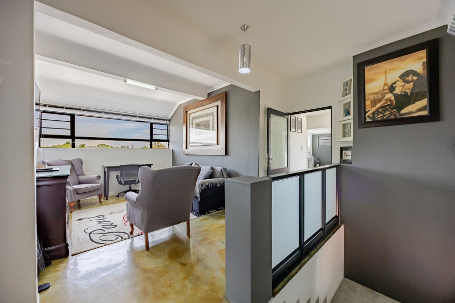 6 Bedroom Property for Sale in Flamingo Vlei Western Cape